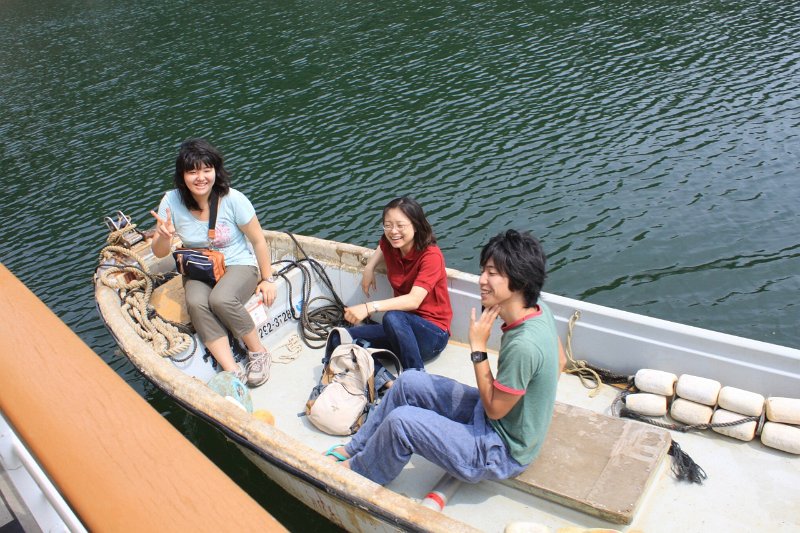 SG12Boat with students2.jpg